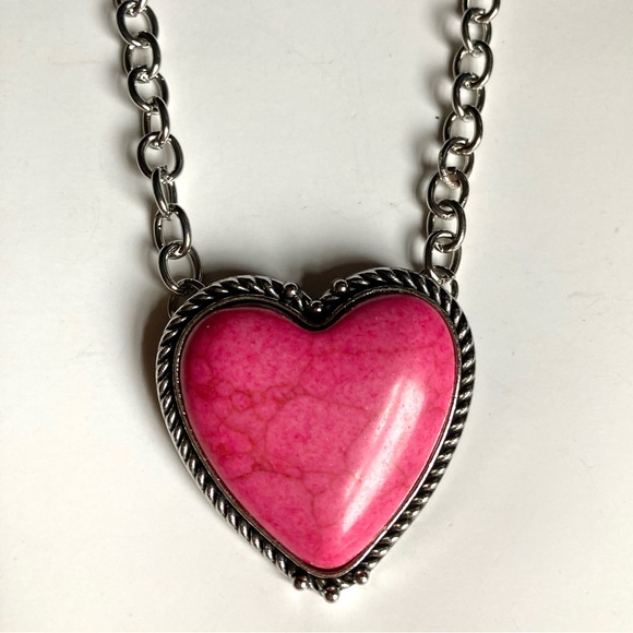 NWT Oversized Pink Heart Necklace - Picture 4 of 12
